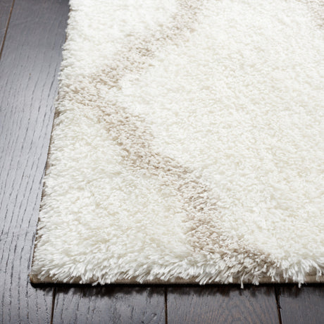 Safavieh Tahoe Shag Tho675A White/Silver Rug.