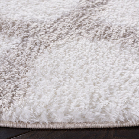 Safavieh Tahoe Shag Tho675A White/Silver Rug.