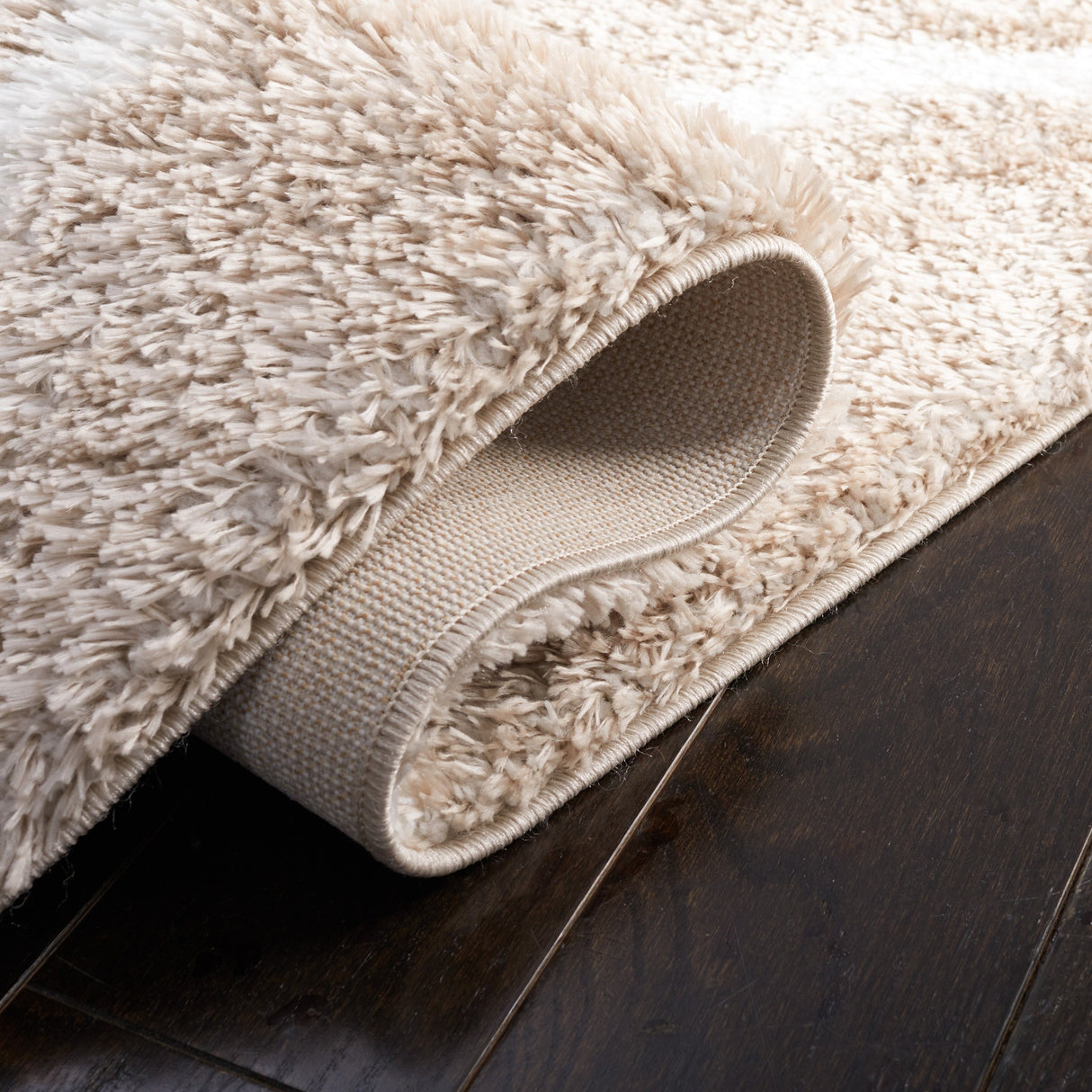 Safavieh Tahoe Shag Tho675B Beige/White Rug.