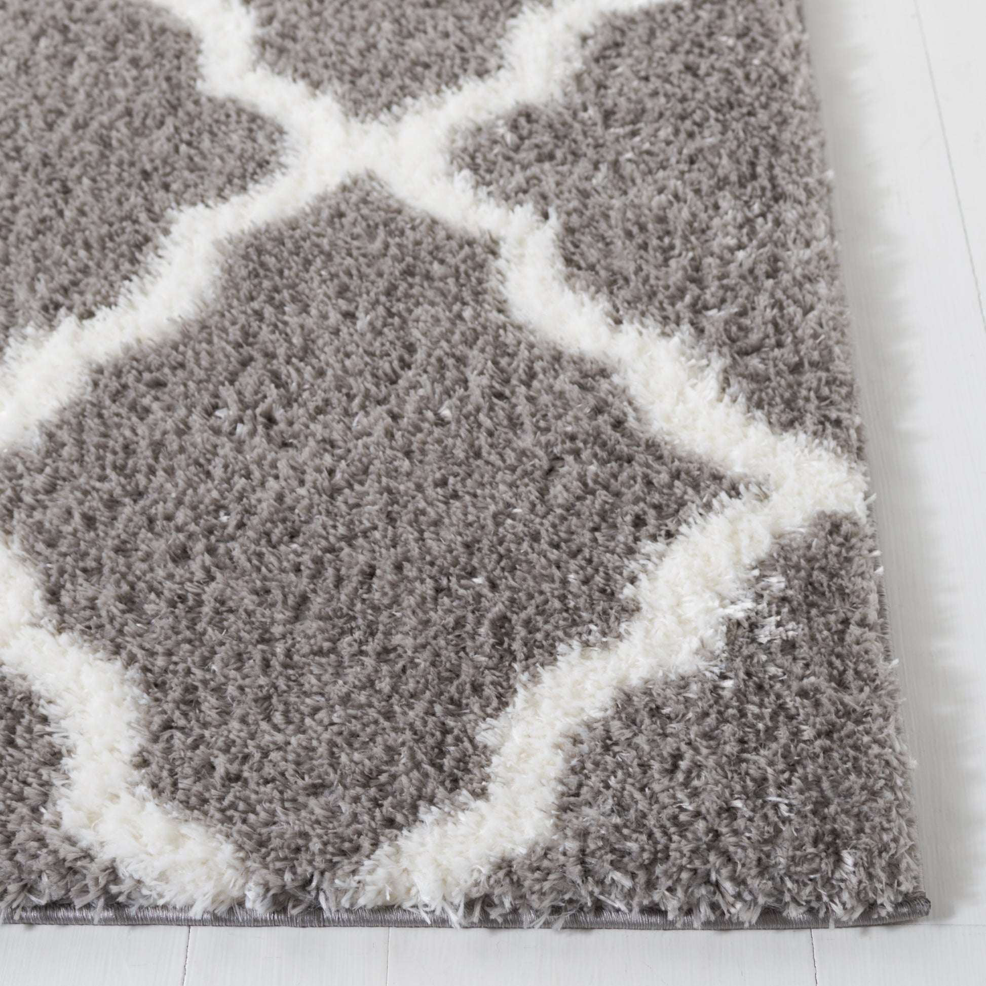 Safavieh Tahoe Shag Tho675F Grey/White Area Rug