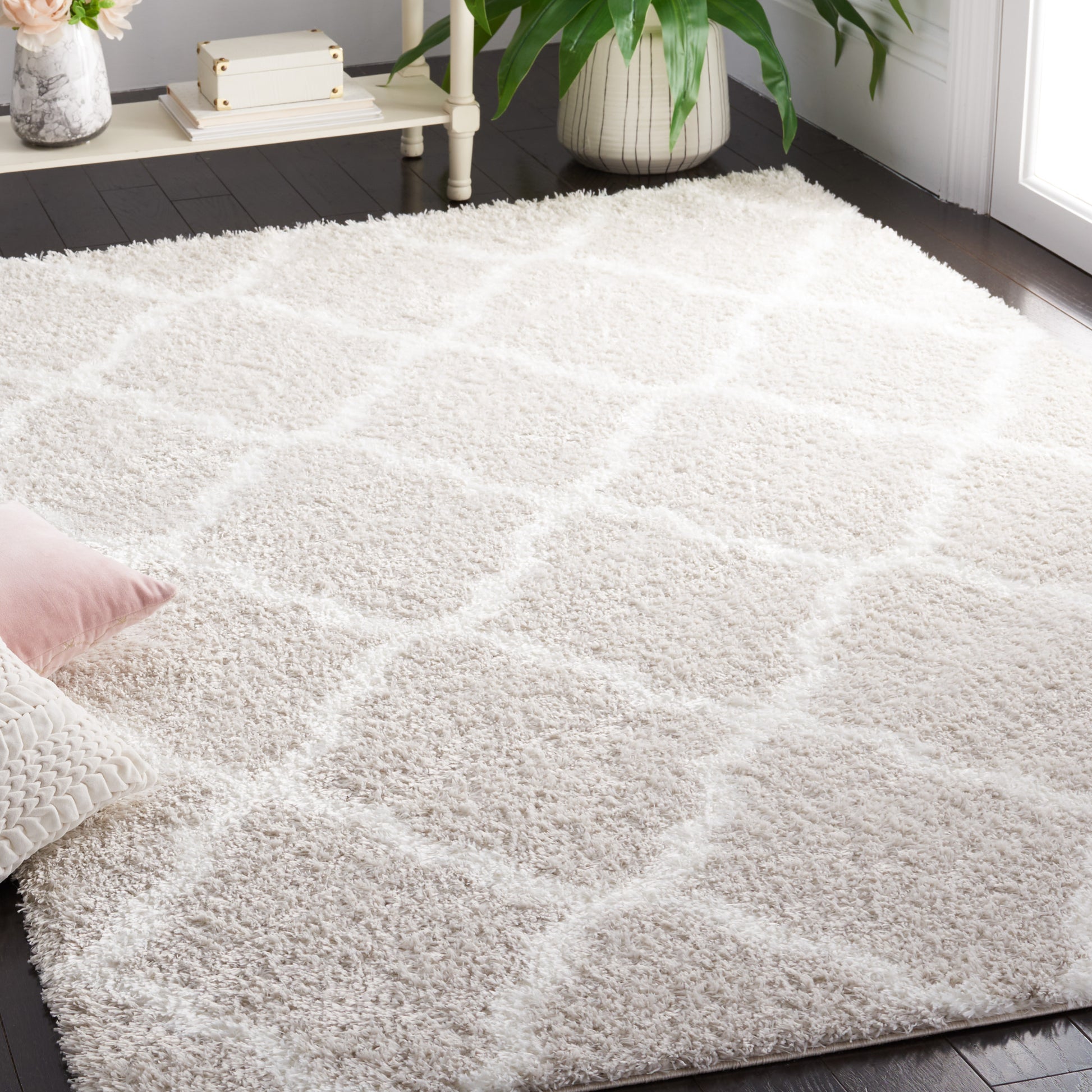 Safavieh Tahoe Shag Tho675G Silver/White Area Rug