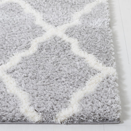 Safavieh Tahoe Shag Tho675H Light Grey/White Rug.