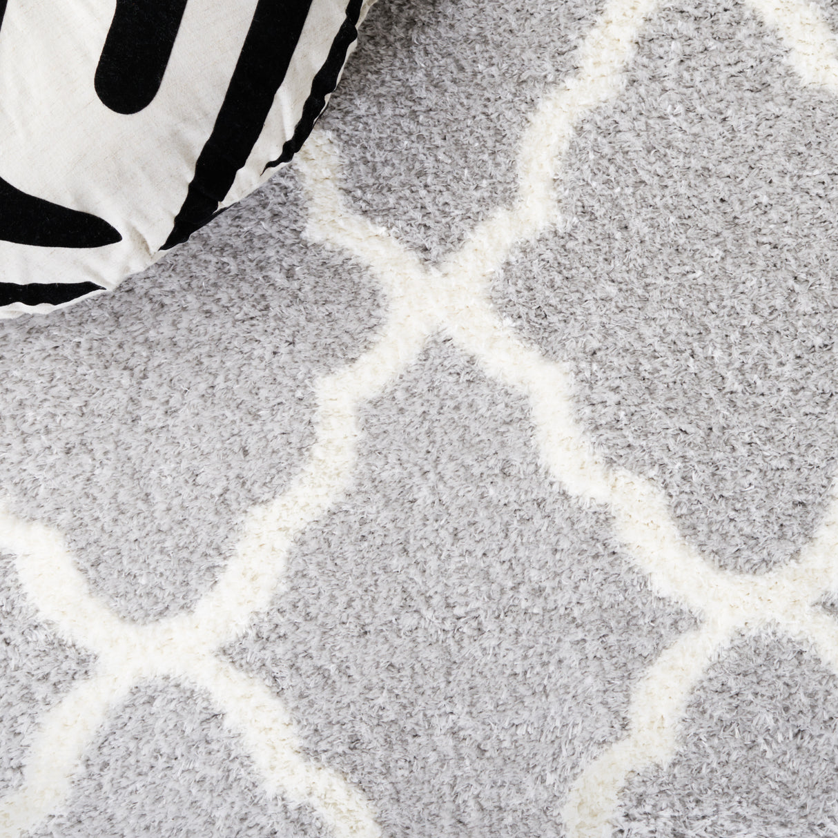 Safavieh Tahoe Shag Tho675H Light Grey/White Rug.