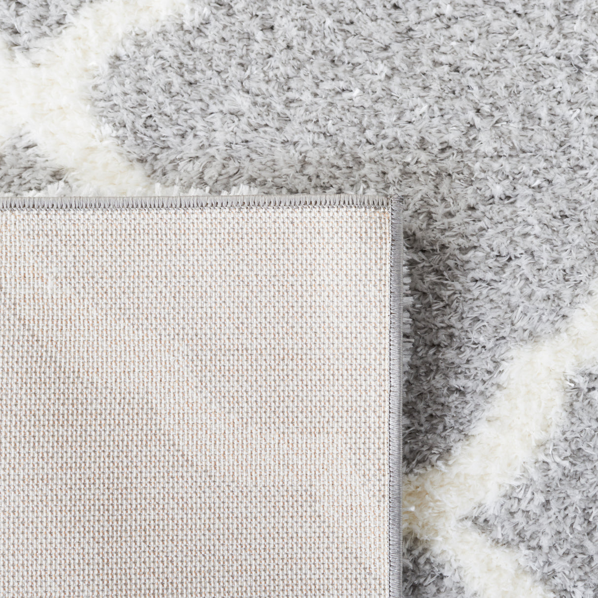 Safavieh Tahoe Shag Tho675H Light Grey/White Rug.