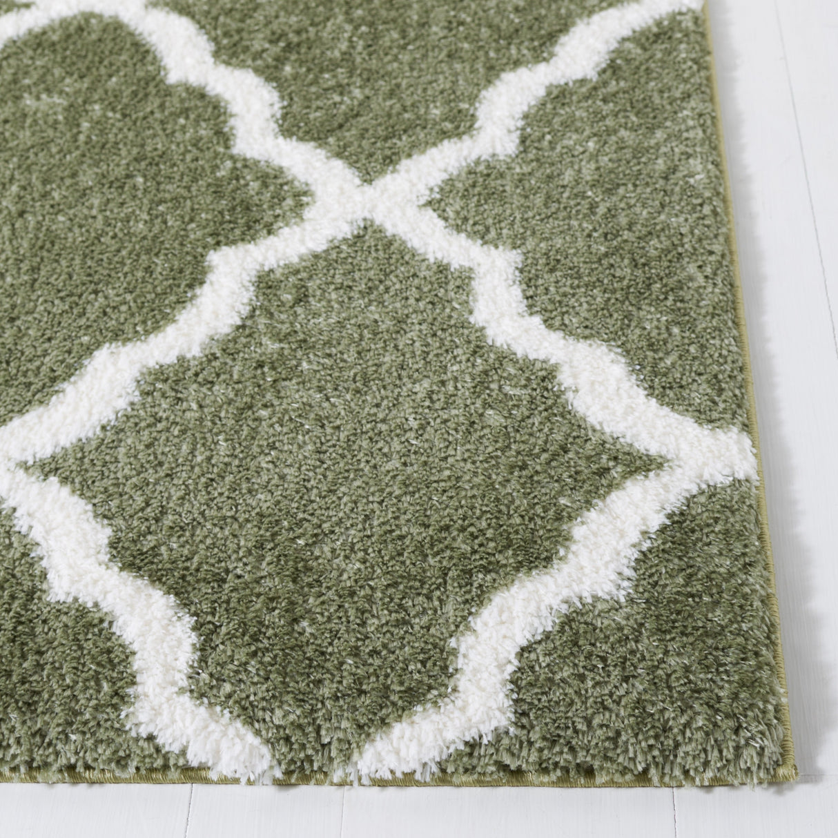 Safavieh Tahoe Shag Tho675W Sage/White Rug.
