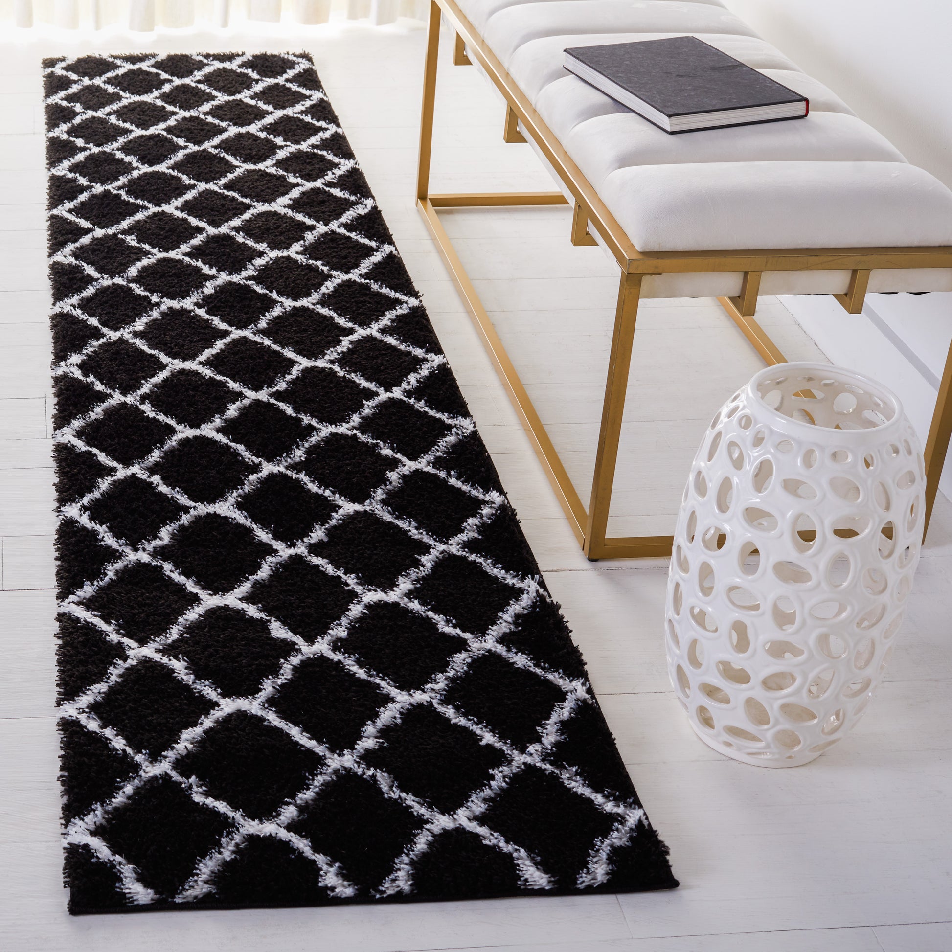 Safavieh Tahoe Shag Tho675Z Black/White Area Rug