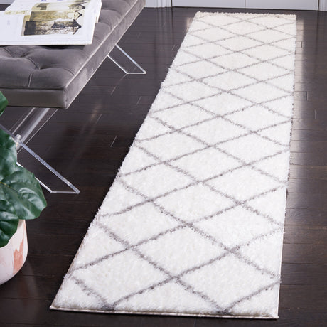 Safavieh Tahoe Shag Tho676A White/Grey Rug.