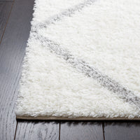 Safavieh Tahoe Shag Tho676A White/Grey Area Rug