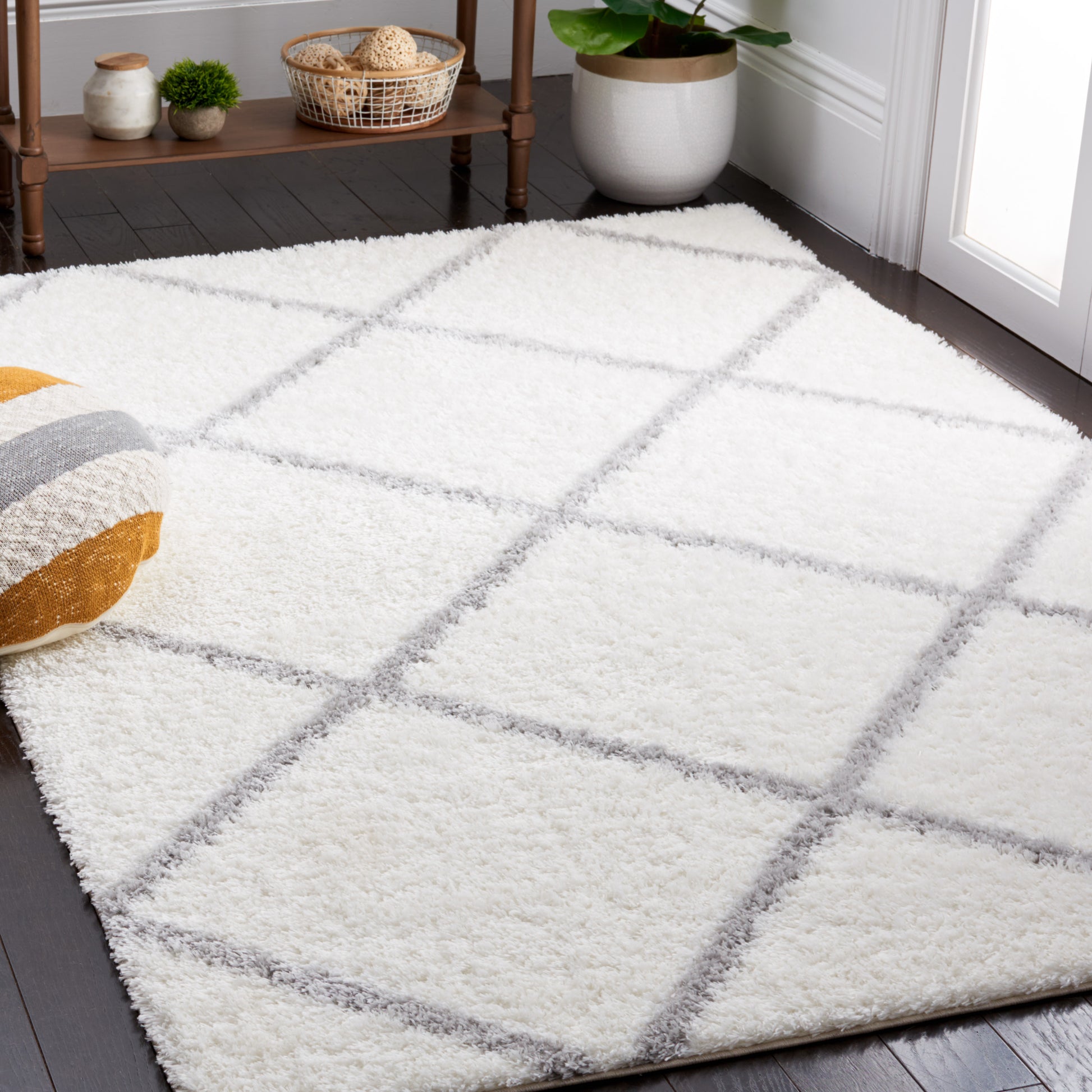 Safavieh Tahoe Shag Tho676A White/Grey Area Rug