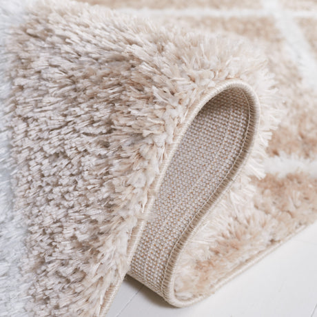 Safavieh Tahoe Shag Tho676B Beige/White Rug.