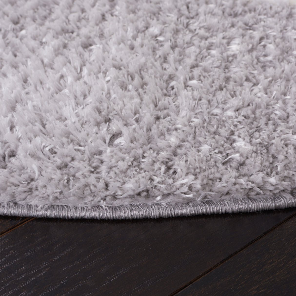 Safavieh Tahoe Shag Tho676F Light Grey/White Rug.