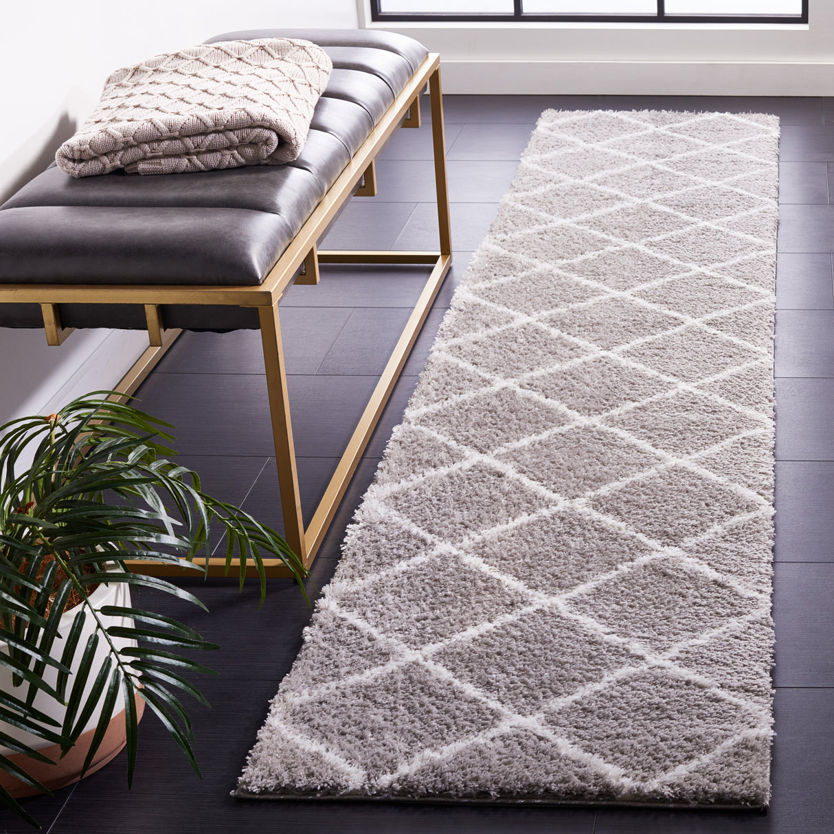 Safavieh Tahoe Shag Tho676G Grey/White Rug.