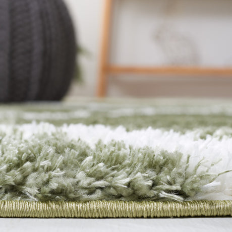Safavieh Tahoe Shag Tho676W Sage/White Rug.