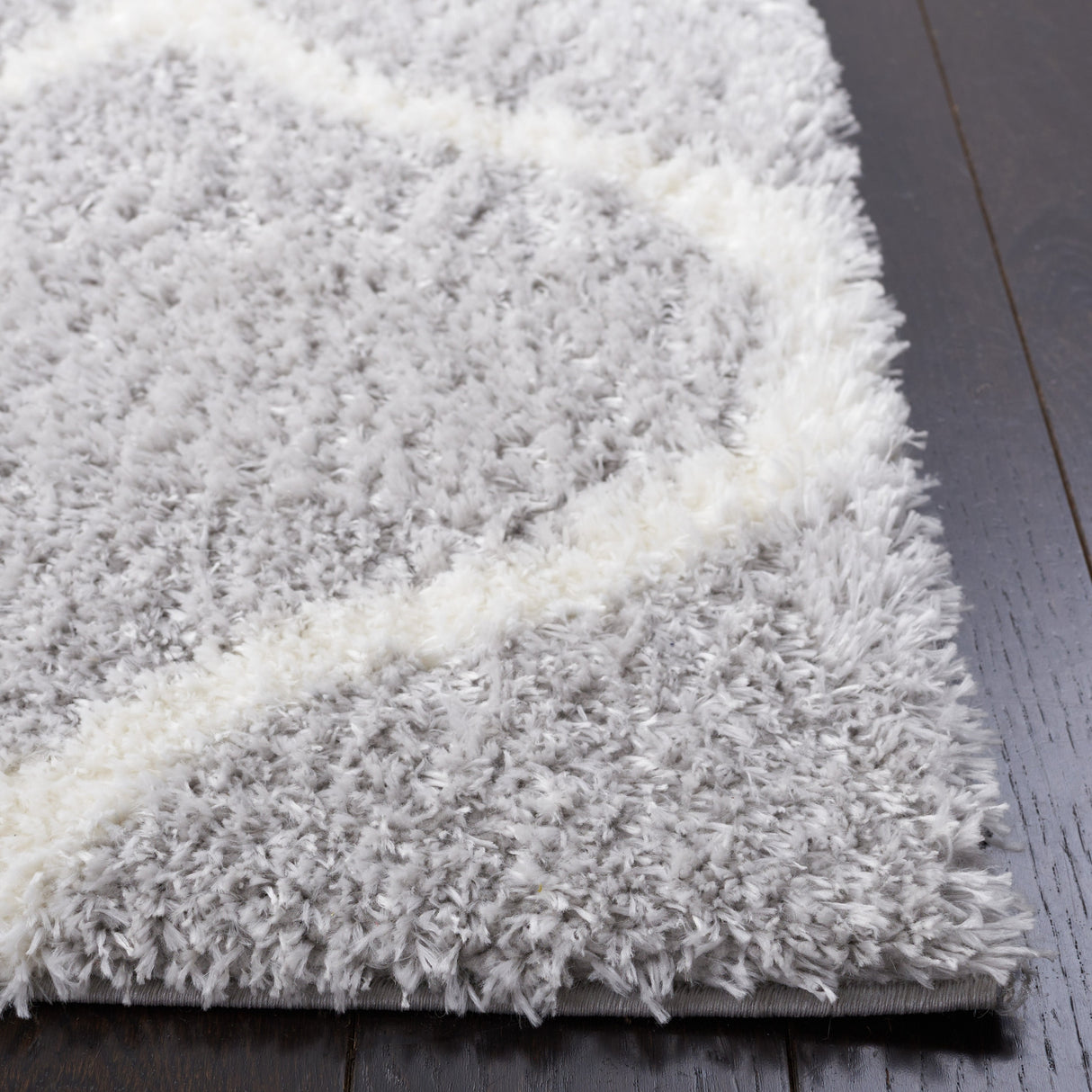 Safavieh Tahoe Shag Tho677F Light Grey/White Rug.