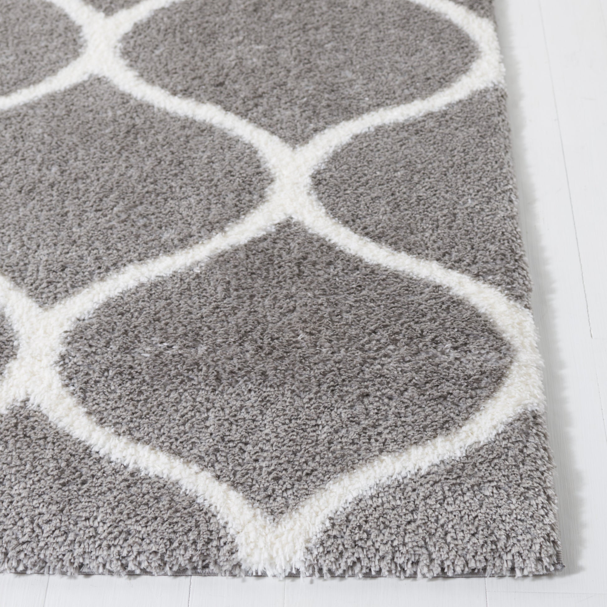 Safavieh Tahoe Shag Tho677H Grey/White Area Rug