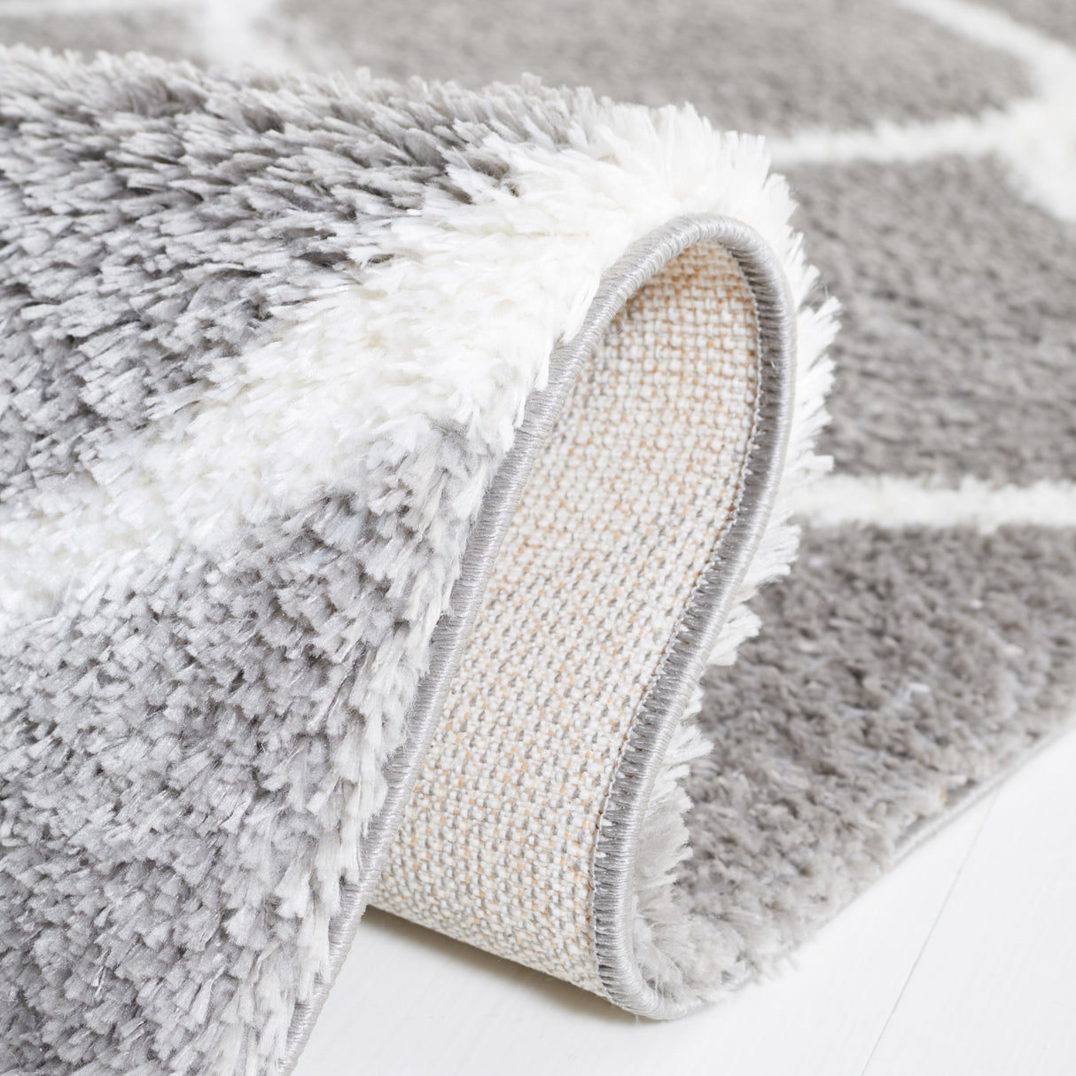 Safavieh Tahoe Shag Tho677H Grey/White Rug.