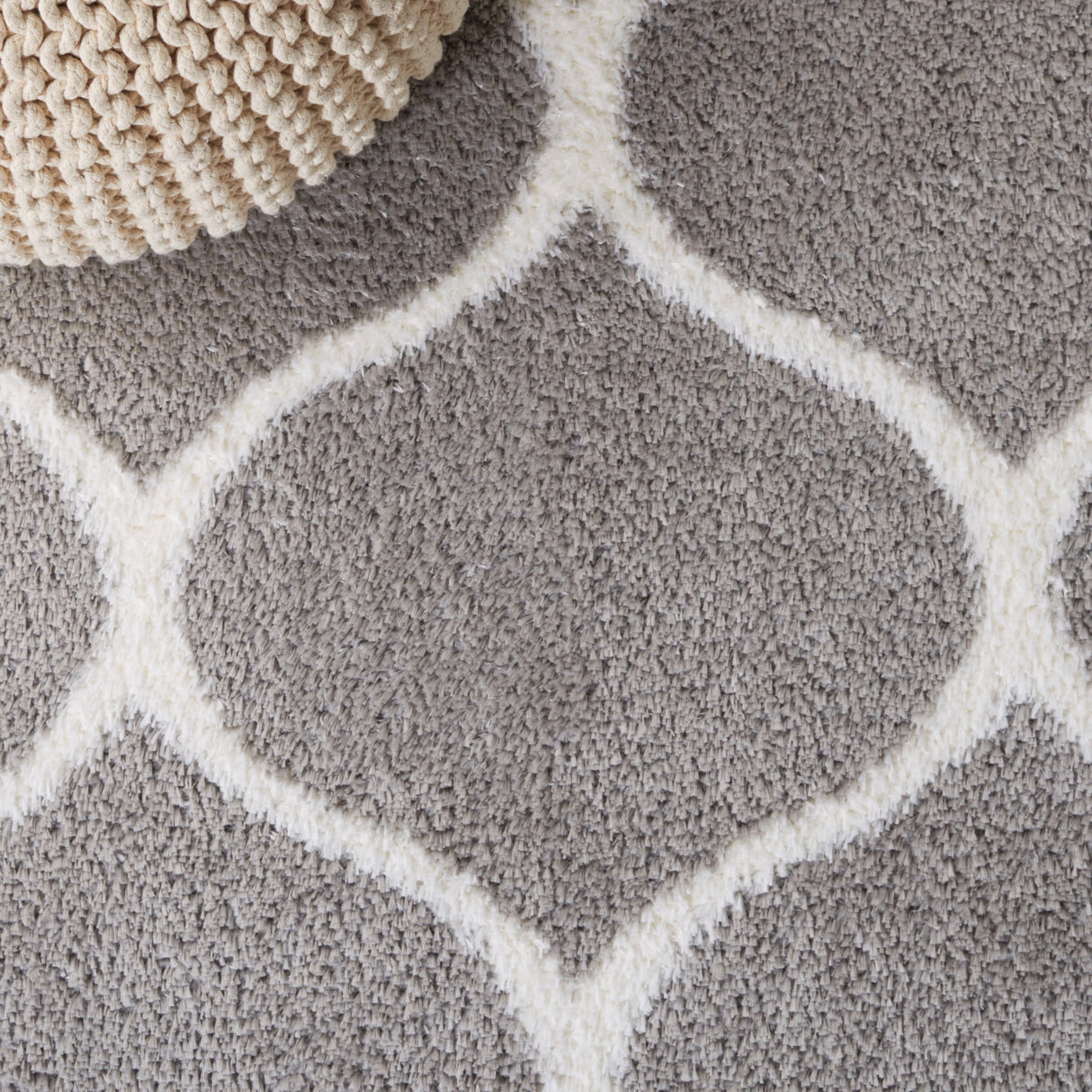 Safavieh Tahoe Shag Tho677H Grey/White Rug.