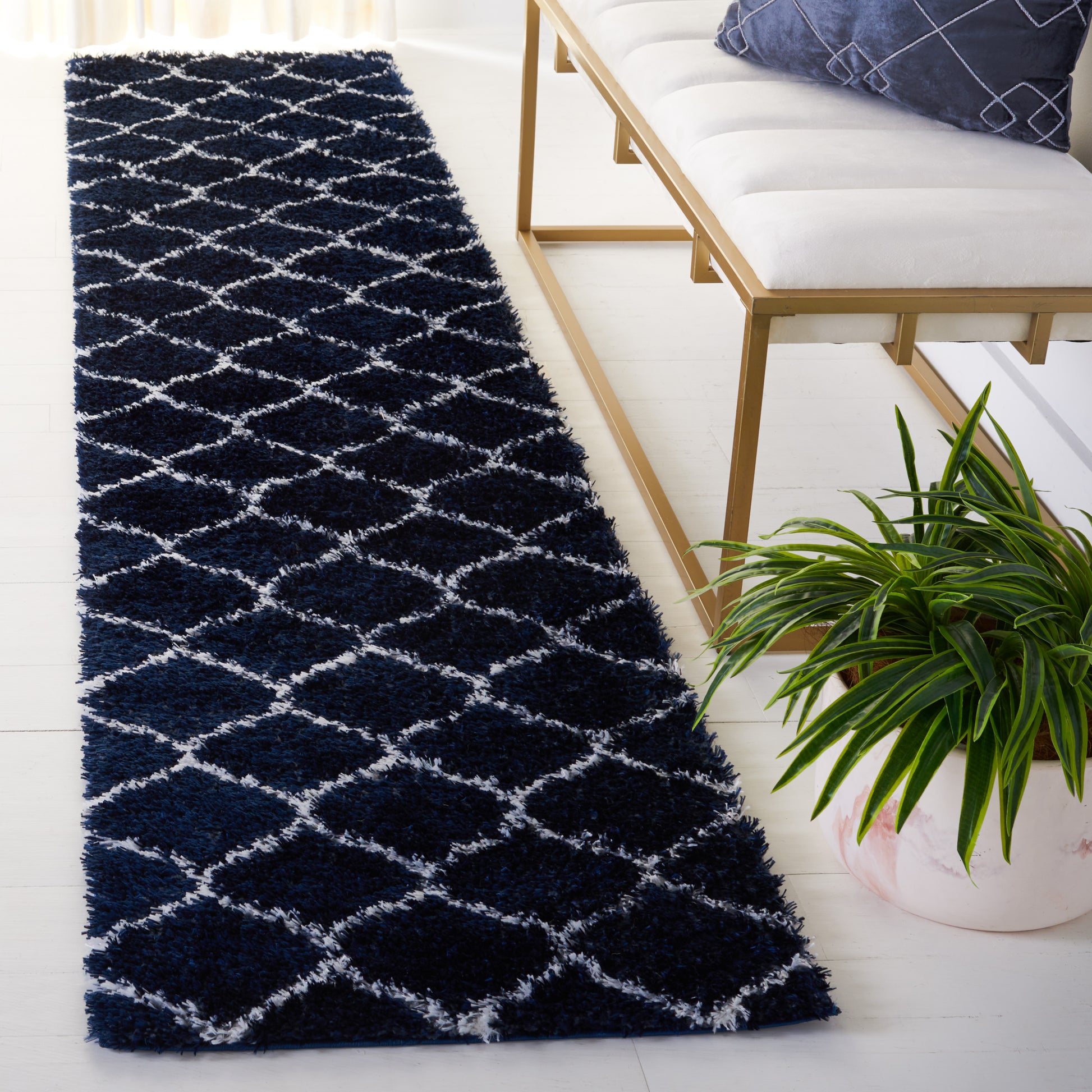 Safavieh Tahoe Shag Tho677N Navy/White Area Rug