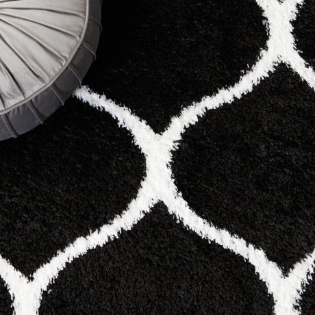 Safavieh Tahoe Shag Tho677Z Black/White Rug.
