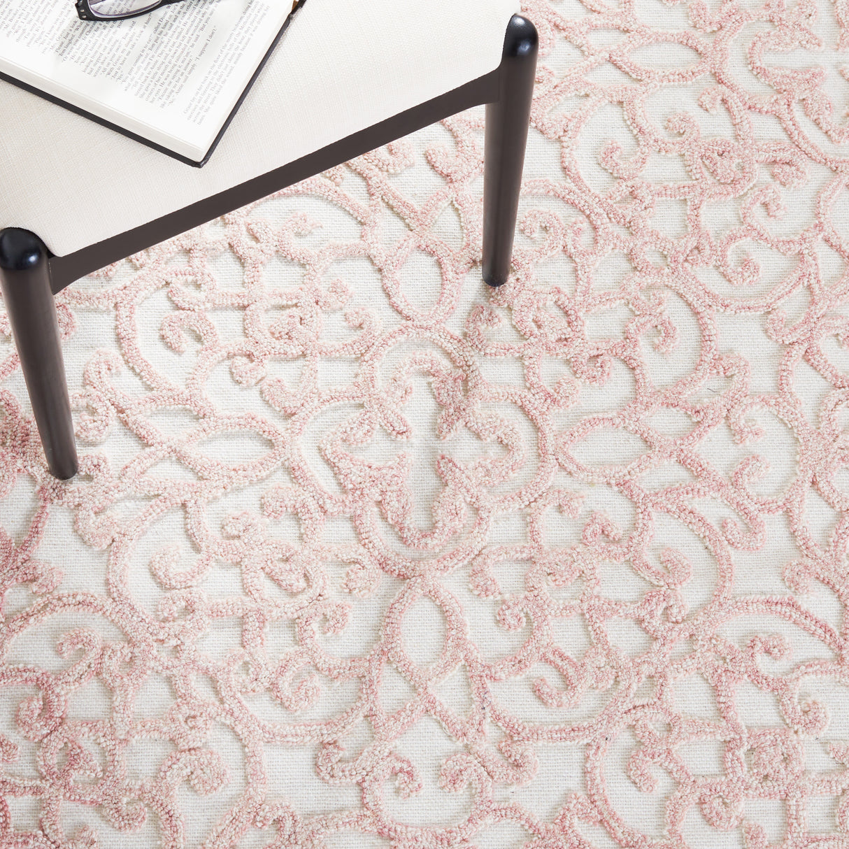 Safavieh Trace Trc103U Ivory/Pink Rug.