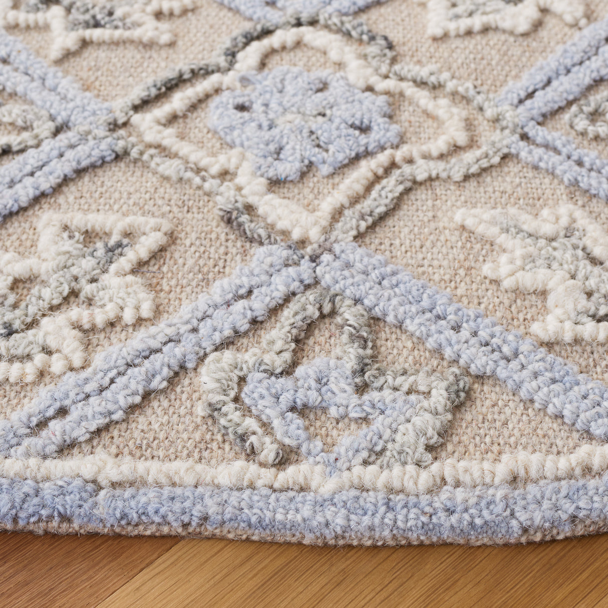 Safavieh Trace Trc802B Beige/Silver Rug.