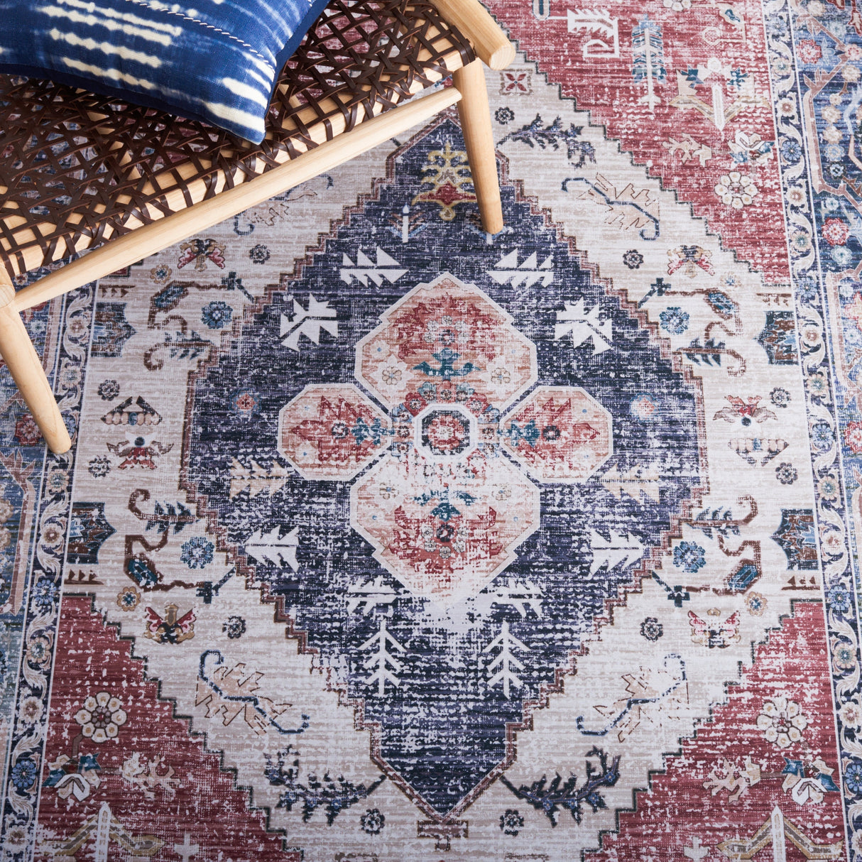 Safavieh Machine Washable Tucson Tsn172P Rust/Navy Rug.
