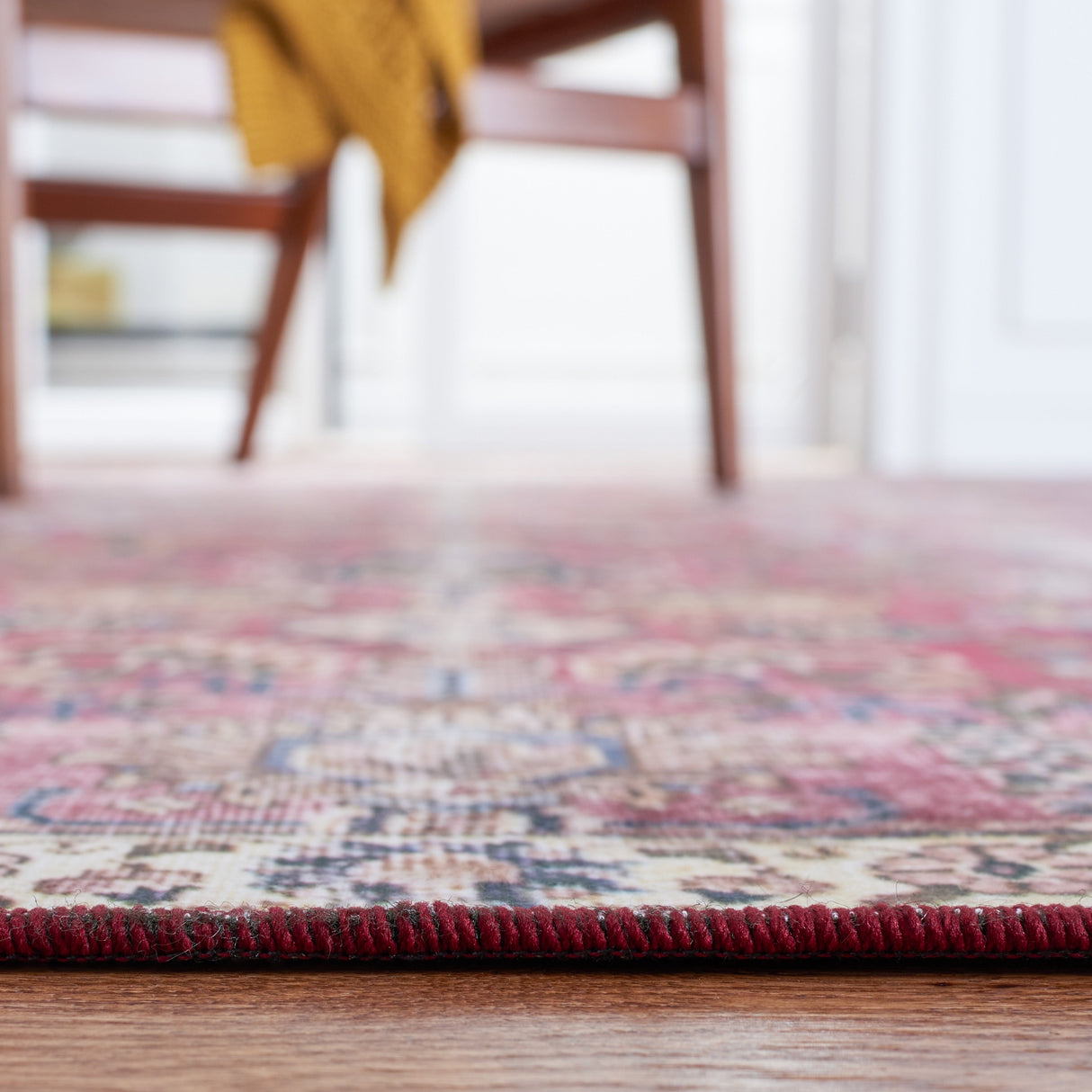 Safavieh Machine Washable Tucson Tsn174Q Red/Beige Rug.