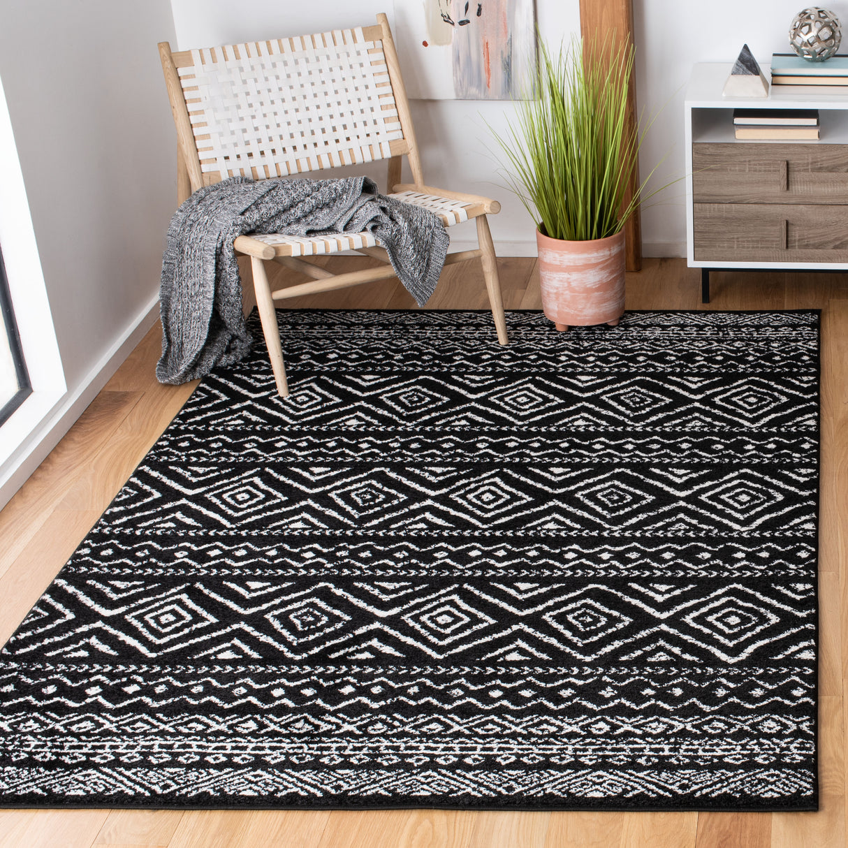 Safavieh Tulum Tul267Z Black/Ivory Rug.