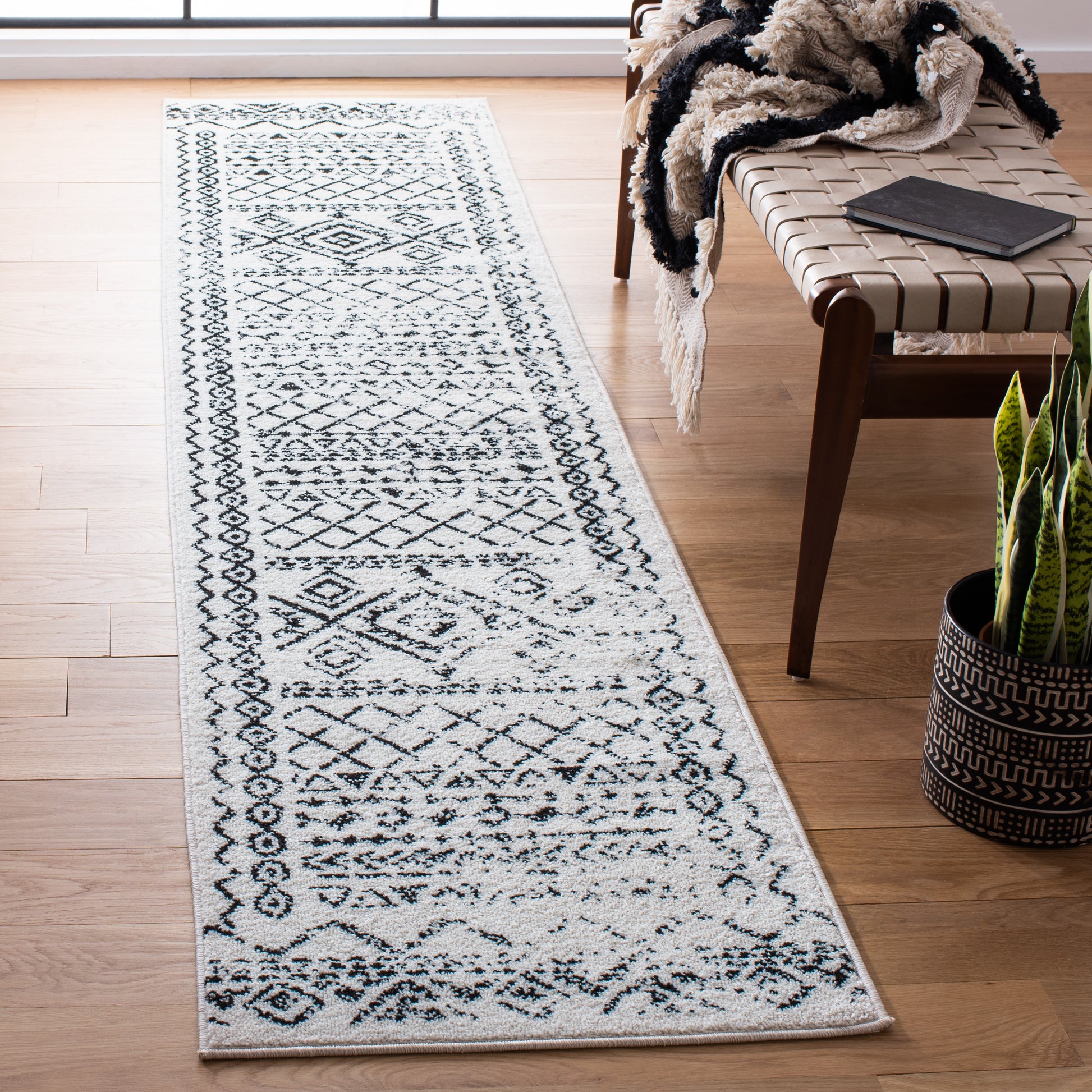 Safavieh Tulum Tul268D Ivory/Black Area Rug