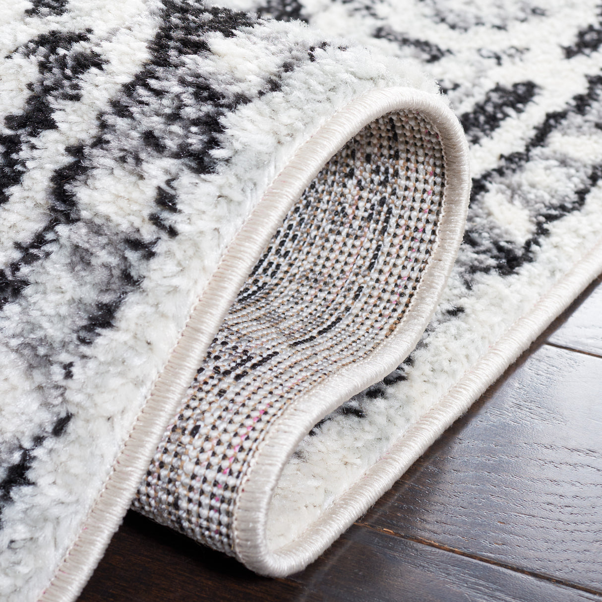 Safavieh Tulum Tul279A Ivory/Black Rug.