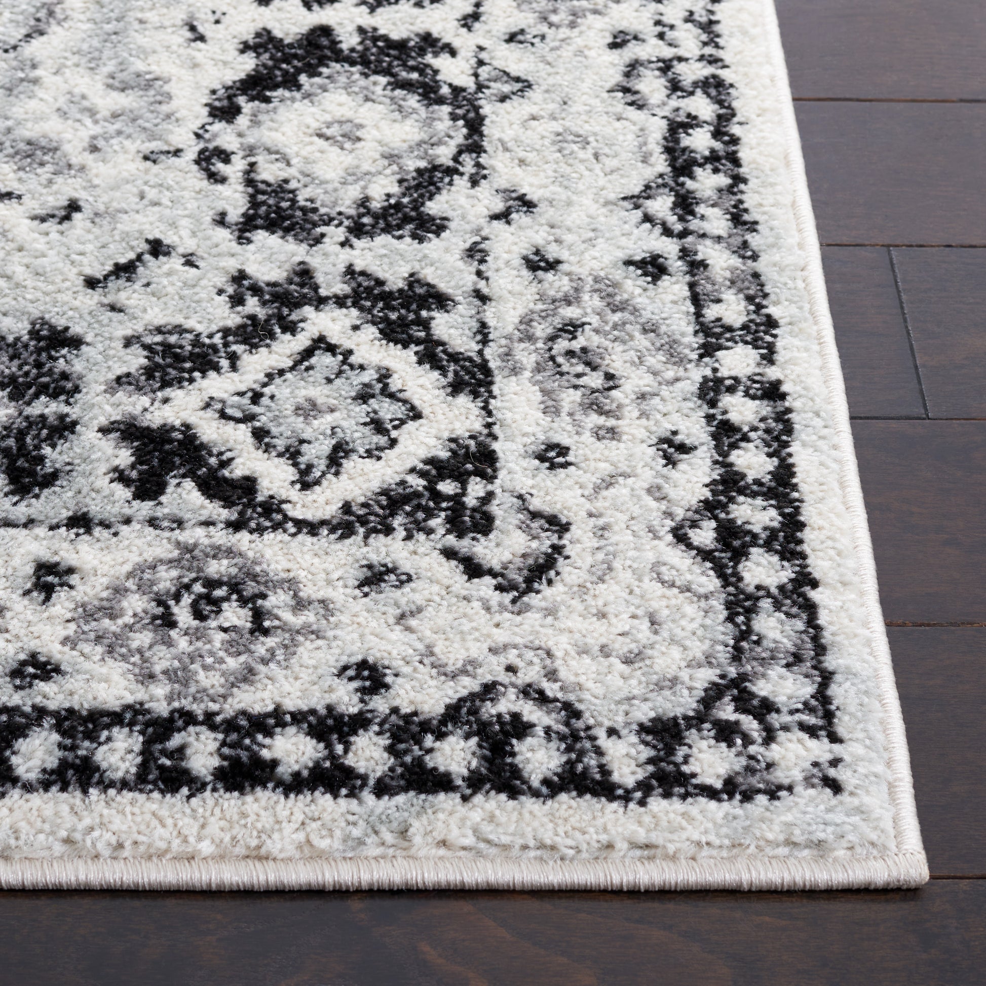 Safavieh Tulum Tul280A Ivory/Black Area Rug