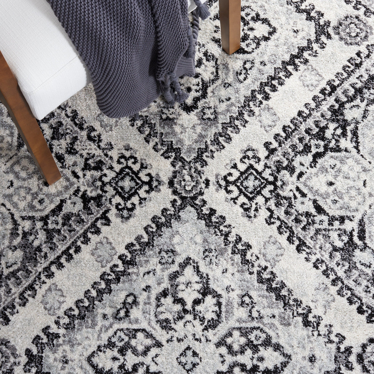 Safavieh Tulum Tul280A Ivory/Black Rug.