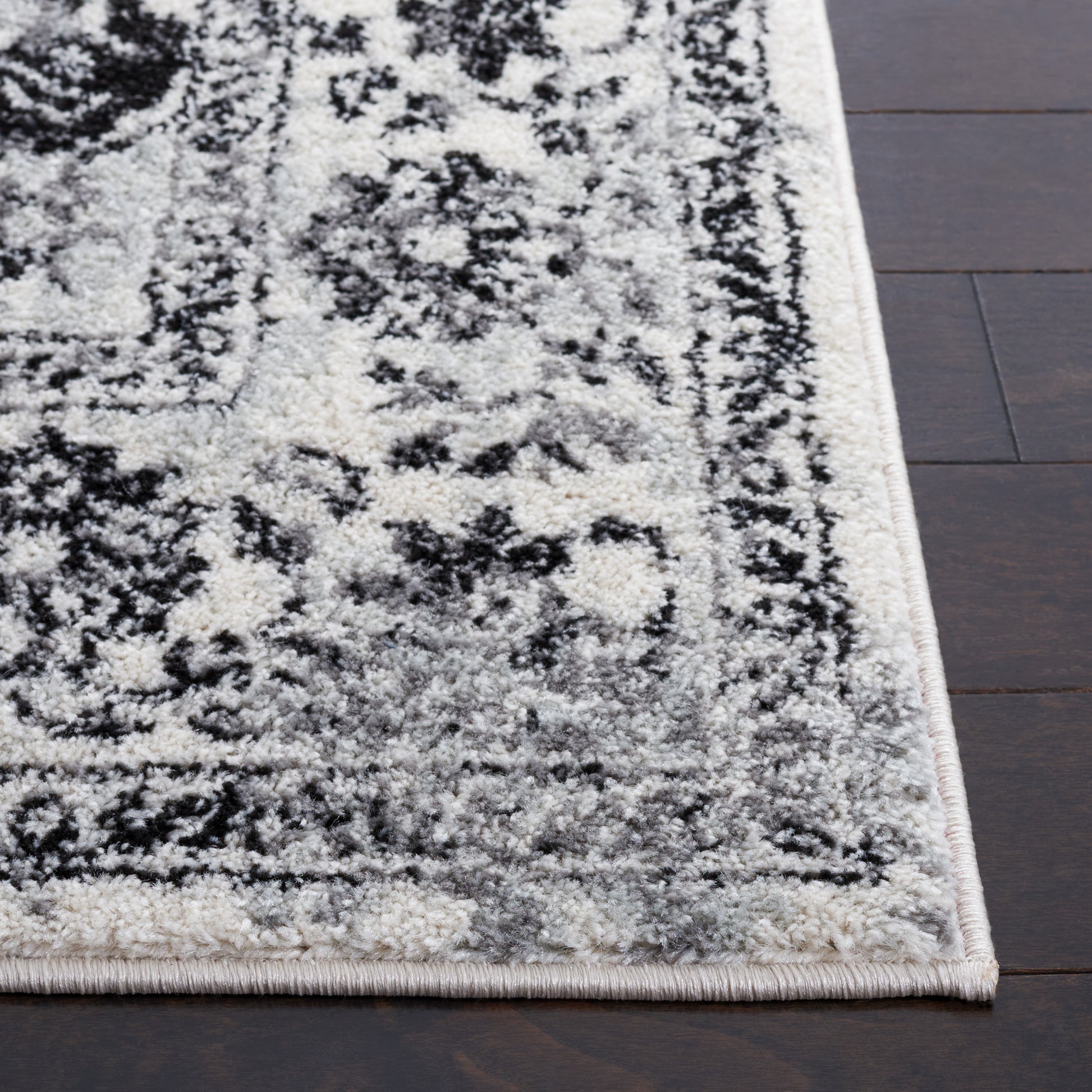 Safavieh Tulum Tul282A Ivory/Black Area Rug