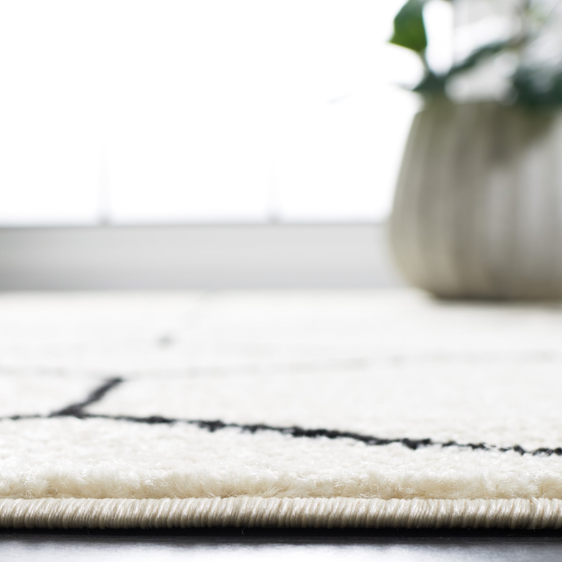 Safavieh Tulum Tul608A Ivory/Black Area Rug