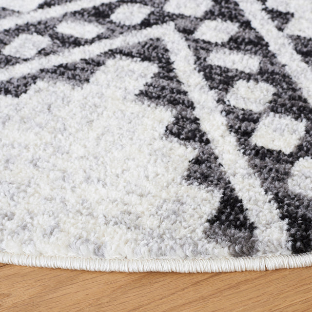 Safavieh Tulum Tul642A Ivory/Black Rug.