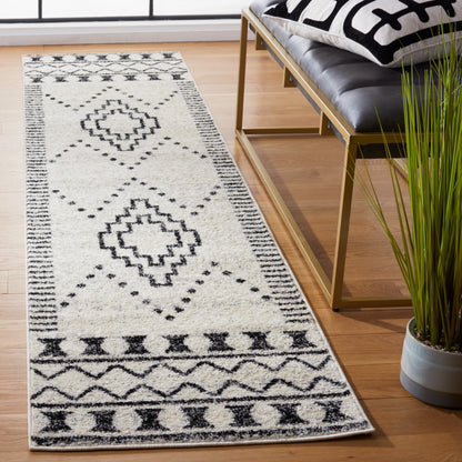 Safavieh Tulum Tul646Z Black/Ivory Area Rug