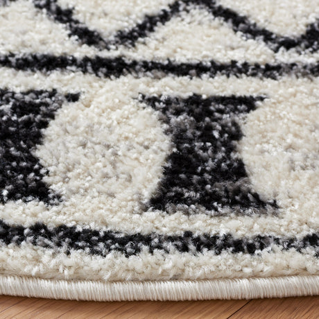 Safavieh Tulum Tul646Z Black/Ivory Rug.