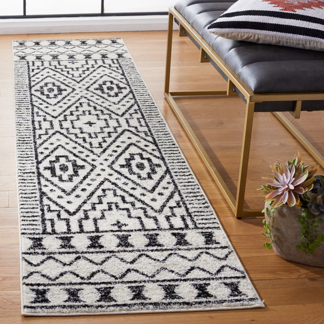 Safavieh Tulum Tul648Z Black/Ivory Rug.