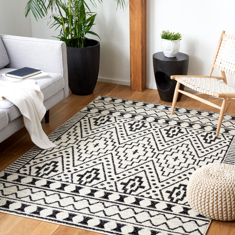 Safavieh Tulum Tul648Z Black/Ivory Rug.