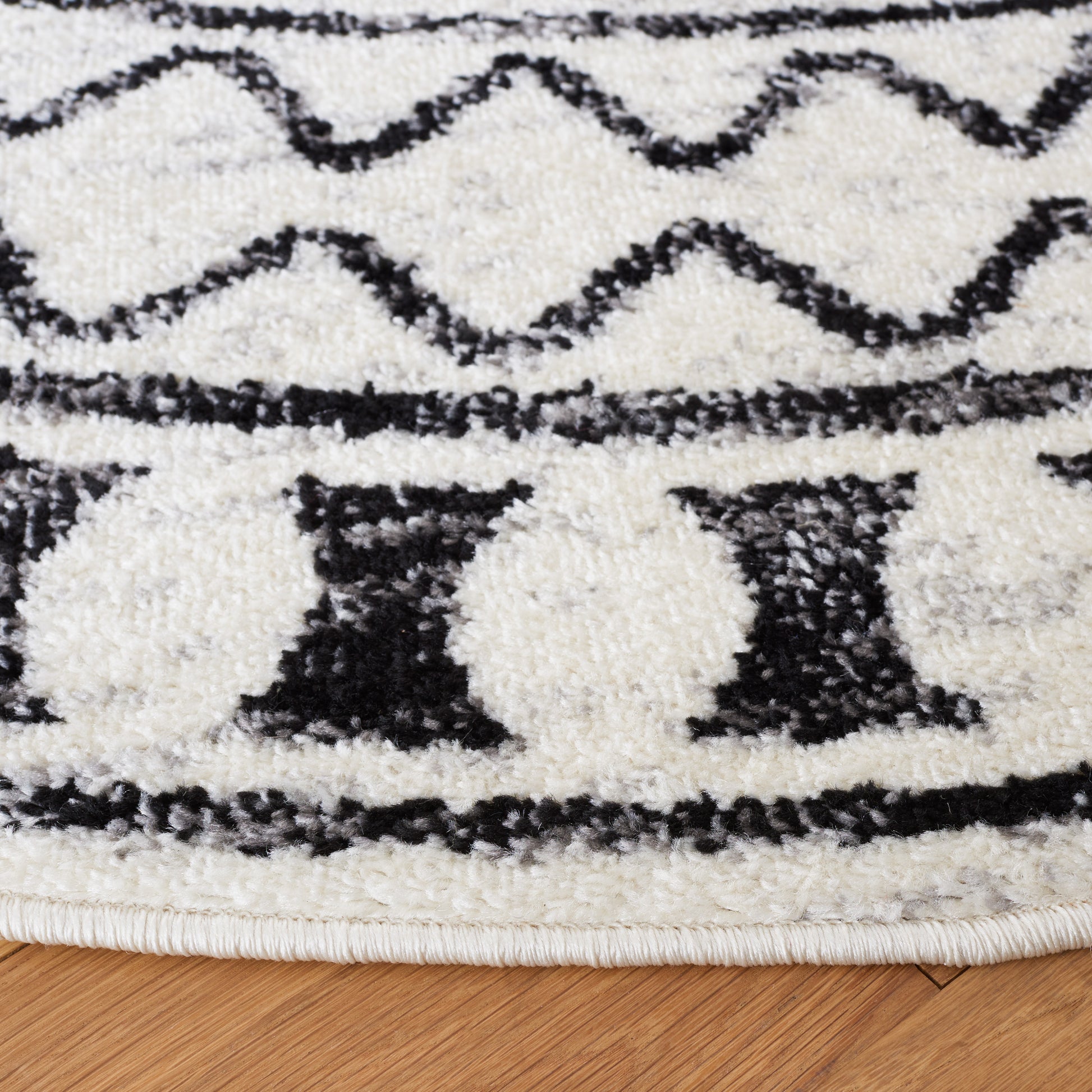 Safavieh Tulum Tul648Z Black/Ivory Area Rug