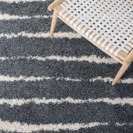 Safavieh Venus Shag Vns603G Dark Grey/Ivory Rug.