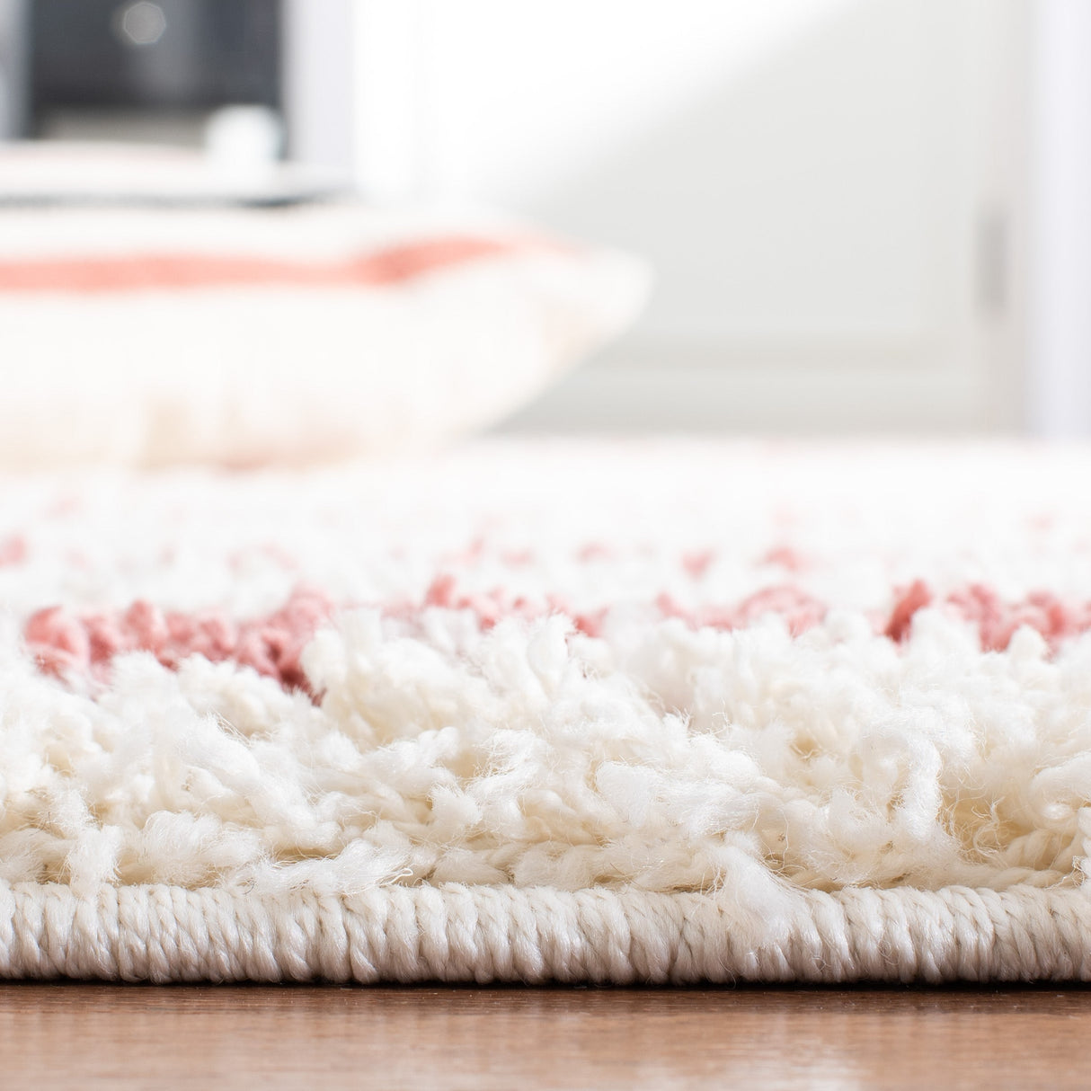 Safavieh Venus Shag Vns603V Ivory/Pink Rug.
