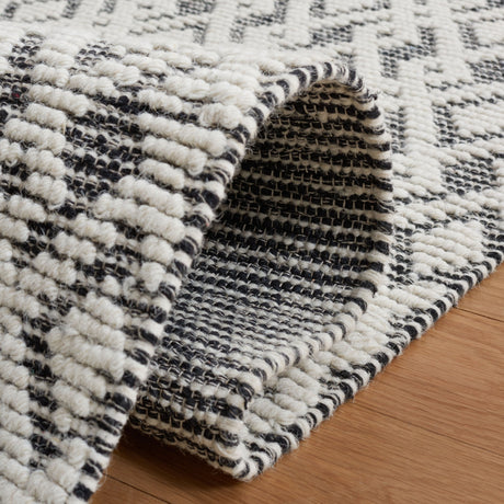Safavieh Vermont Vrm102Z Ivory/Black Rug.