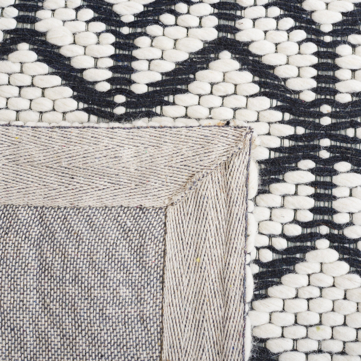 Safavieh Vermont Vrm150Z Ivory/Black Rug.