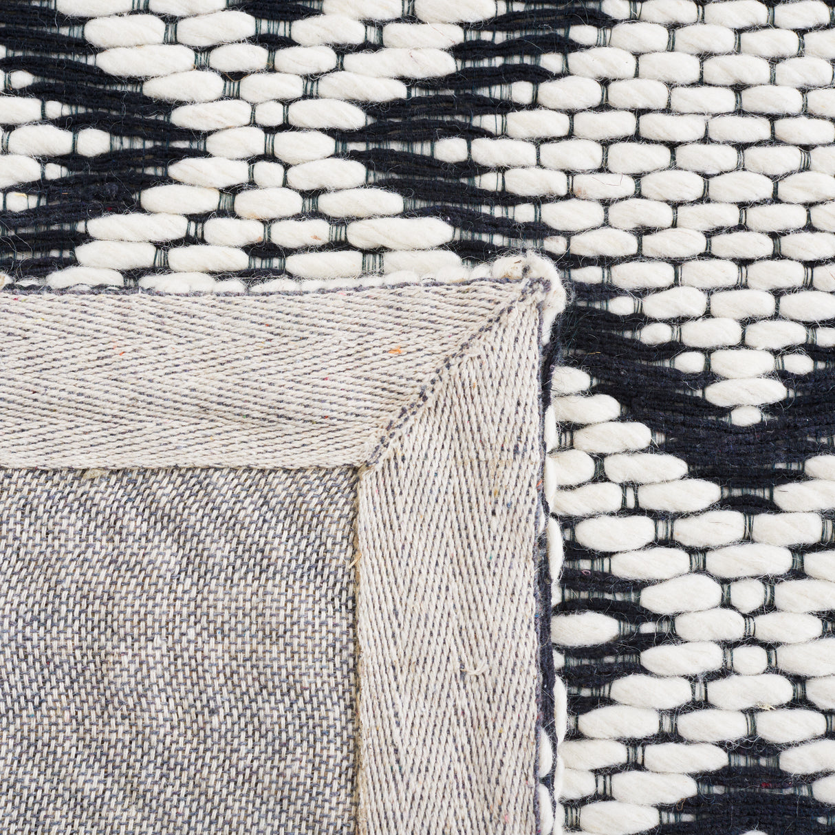 Safavieh Vermont Vrm151Z Ivory/Black Rug.