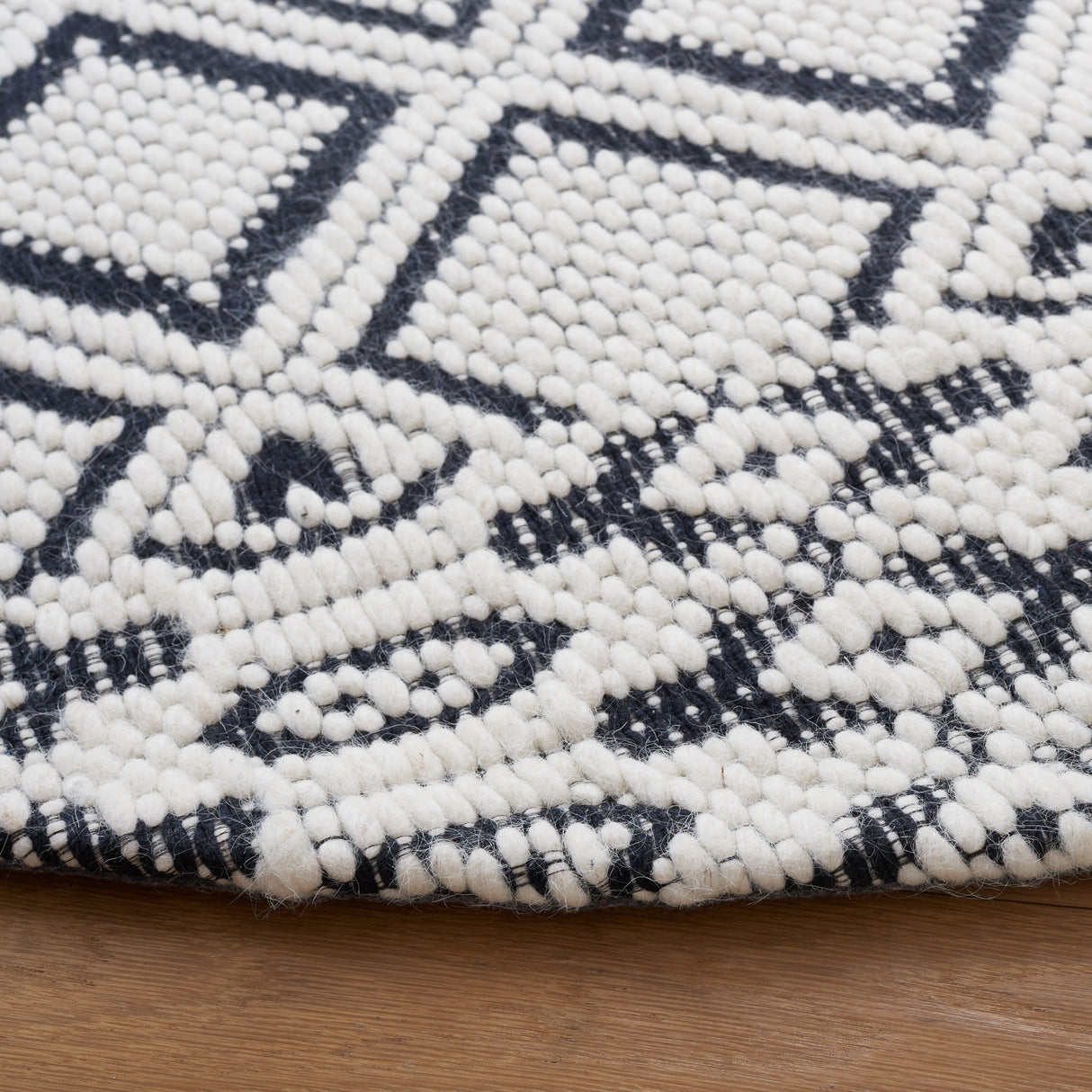 Safavieh Vermont Vrm151Z Ivory/Black Rug.