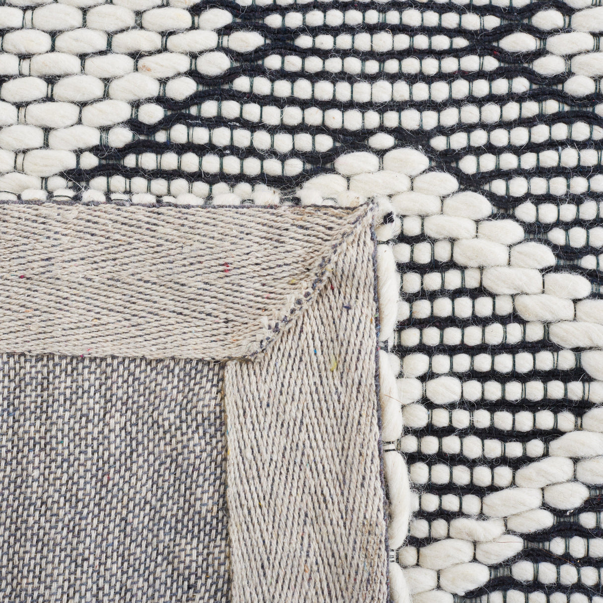 Safavieh Vermont Vrm153Z Ivory/Black Rug.