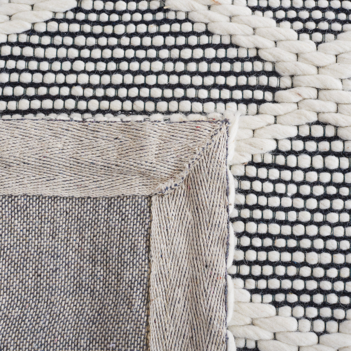 Safavieh Vermont Vrm154Z Ivory/Black Rug.