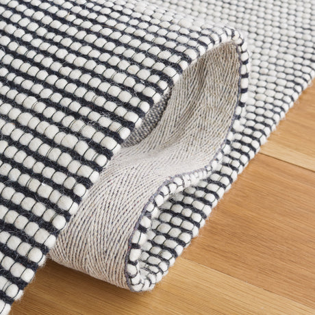 Safavieh Vermont Vrm155Z Ivory/Black Rug.