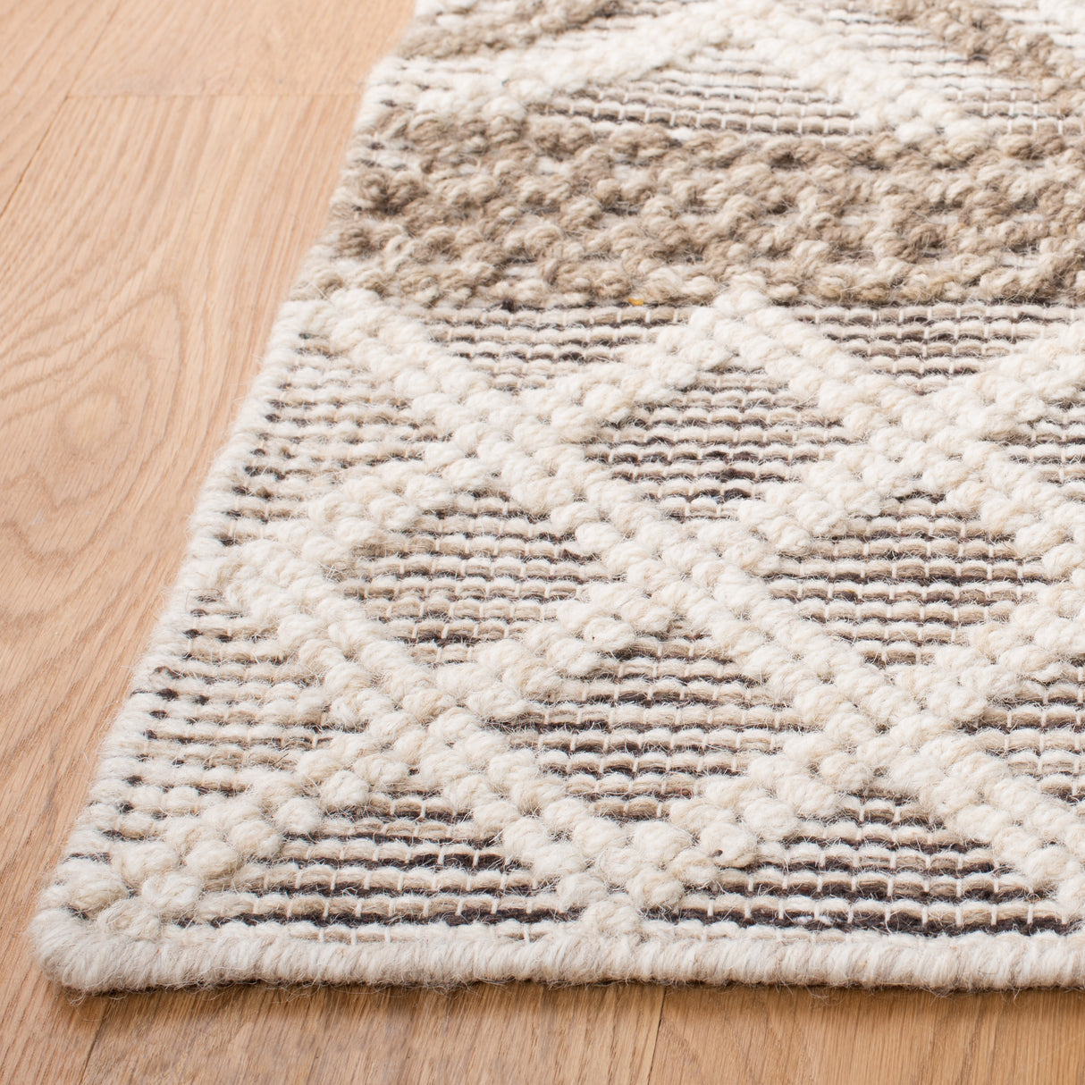 Safavieh Vermont Vrm211F Ivory/Grey Rugs.